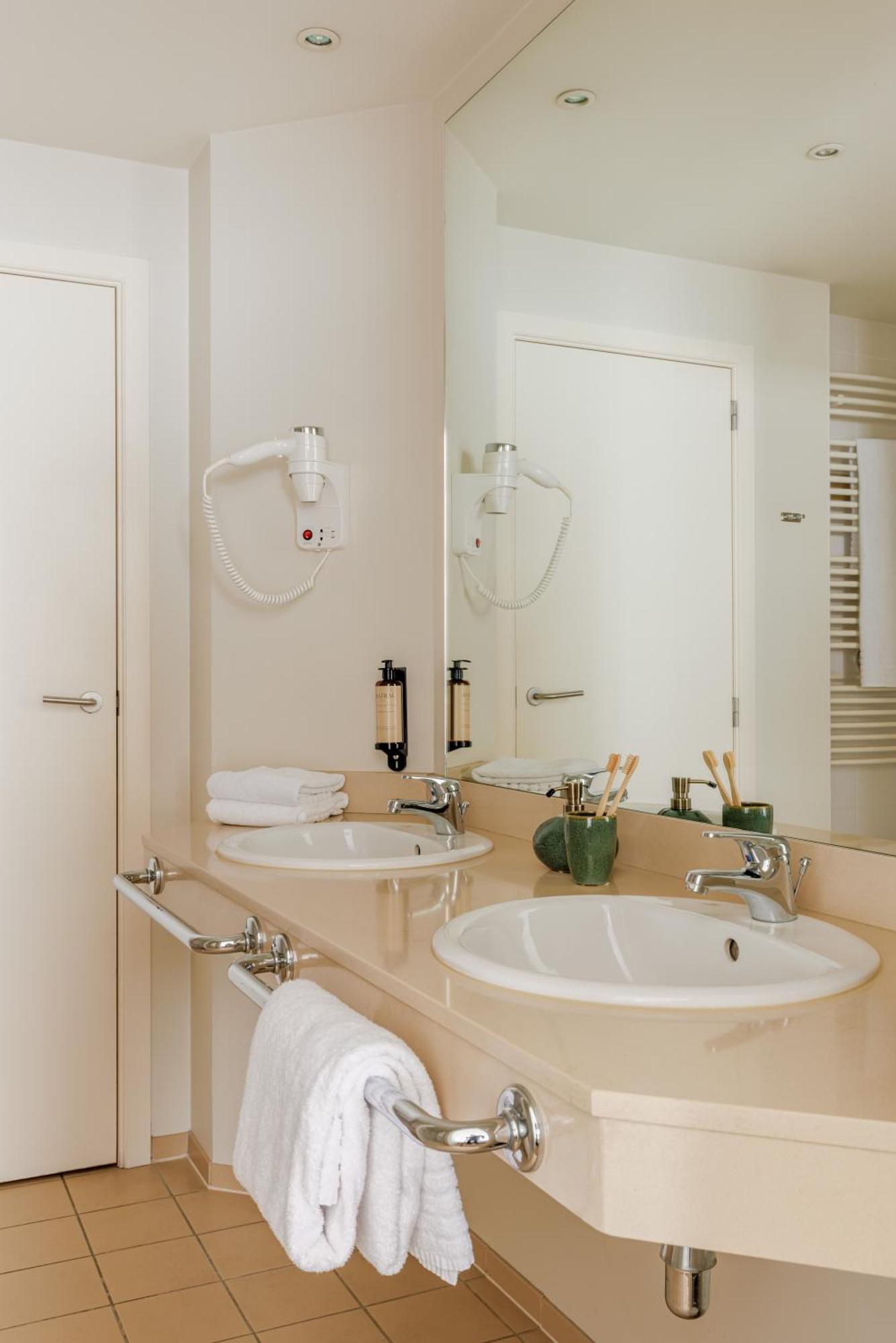 Hotel Aazaert By Wp Hotels Бланкенберге Екстериор снимка