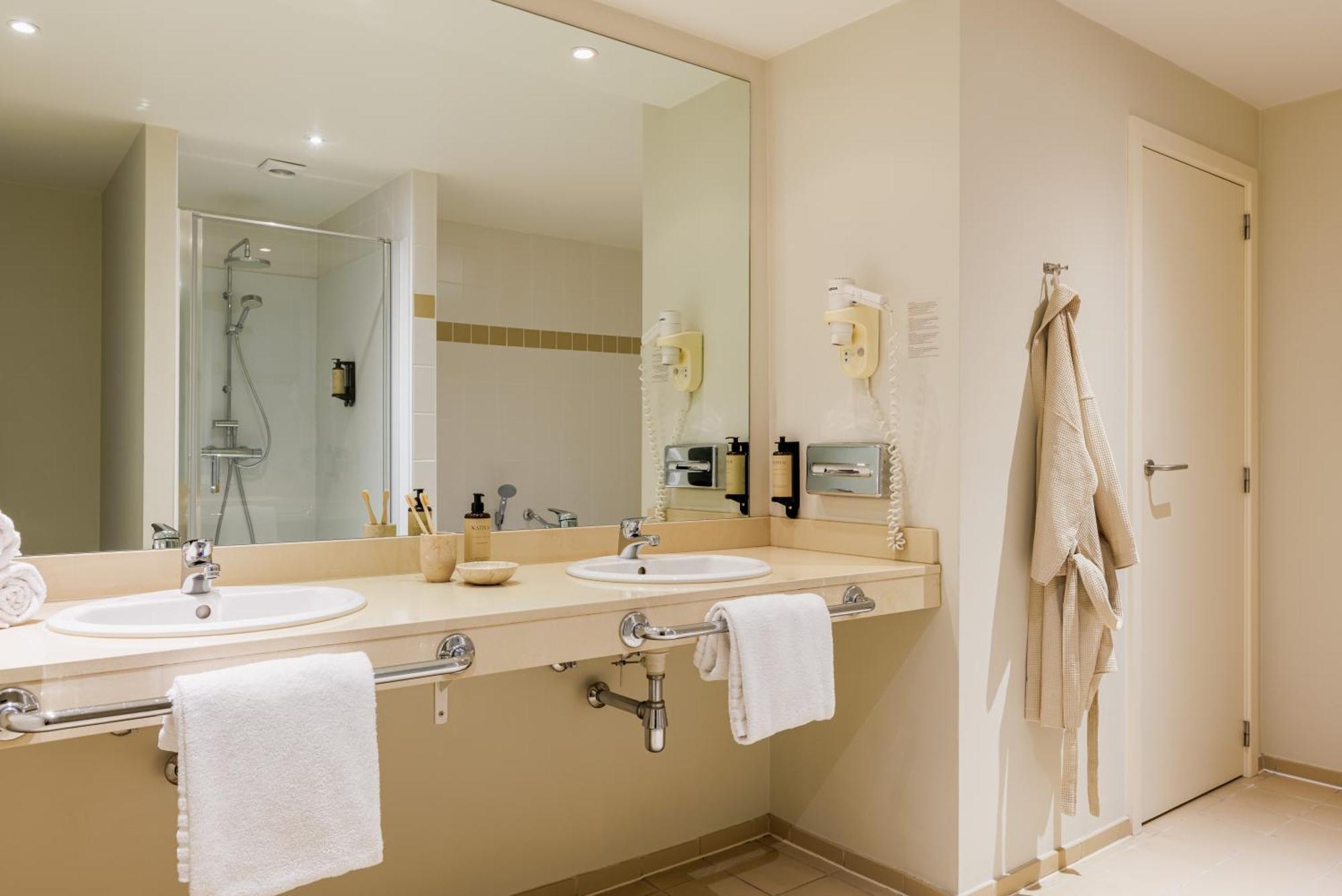 Hotel Aazaert By Wp Hotels Бланкенберге Екстериор снимка
